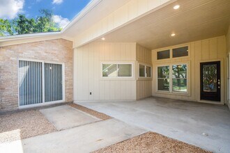 16117 De Lozier St in Jersey Village, TX - Foto de edificio - Building Photo