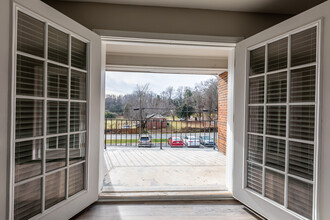 Lofts at Glenhaven in Winston-Salem, NC - Foto de edificio - Building Photo