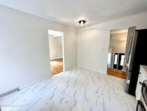 14 Wendy Ln in Burnt Hills, NY - Building Photo - Building Photo