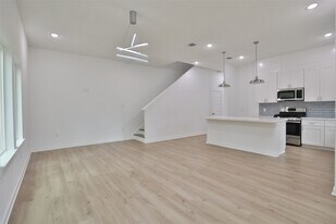 9345 Lavender St in Houston, TX - Building Photo