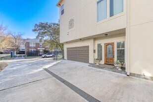 1326 W Bell St in Houston, TX - Building Photo