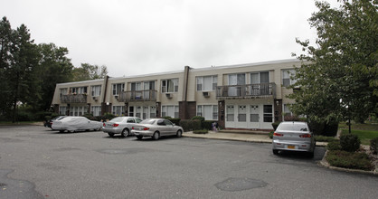 Jefferson Woods Apartments in Port Jefferson, NY - Building Photo - Building Photo