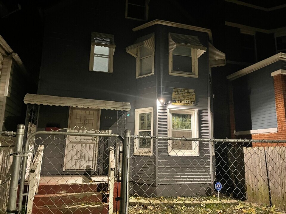 8031 S Burnham Ave-Unit -1 in Chicago, IL - Foto de edificio