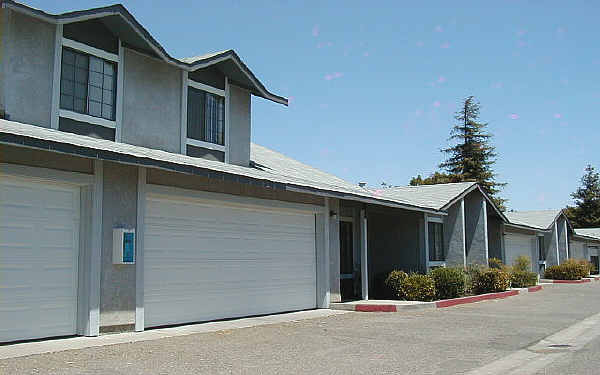 Lakewood Plaza in Modesto, CA - Building Photo - Building Photo