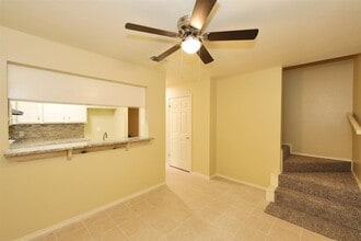 8911 McPherson Rd in Laredo, TX - Building Photo - Building Photo