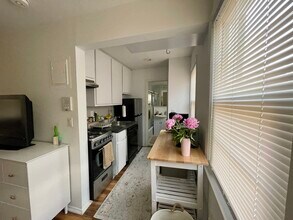 215 W Broadway, Unit M2 in Long Beach, NY - Foto de edificio - Building Photo