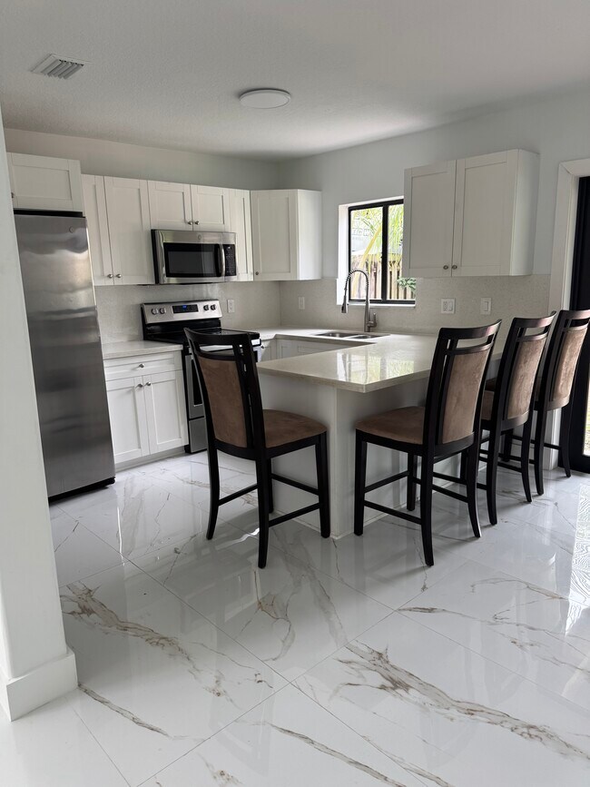 12945 SW 207th Ln in Cutler Bay, FL - Building Photo - Building Photo