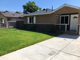 1925 S Orange Ave in Santa Ana, CA - Building Photo