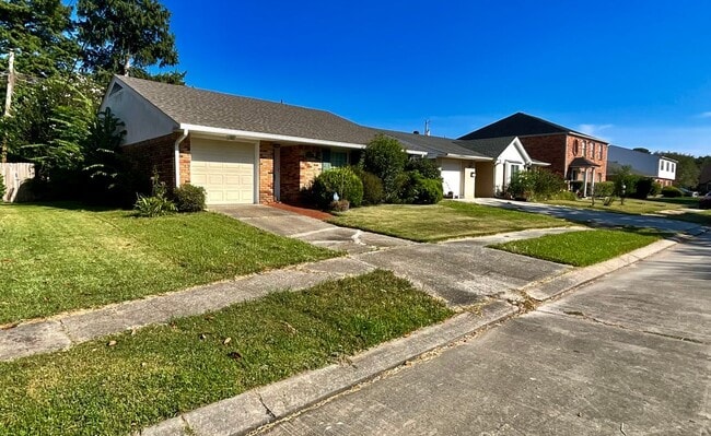 2716 Gallinghouse St in New Orleans, LA - Foto de edificio - Building Photo