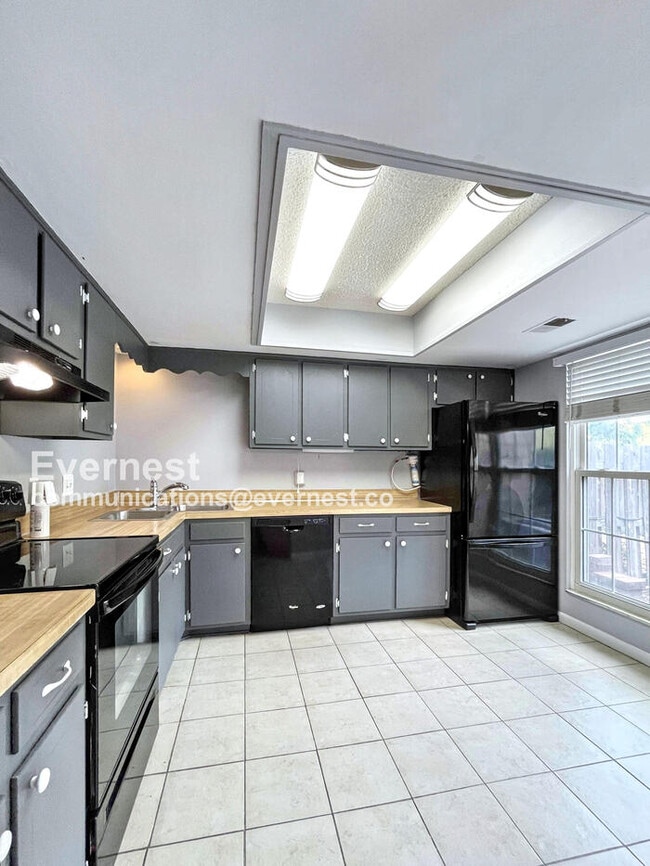 5600 Country Dr in Nashville, TN - Building Photo - Building Photo