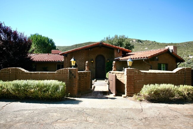 4085 Via Palo Verde Lago in Alpine, CA - Building Photo - Building Photo