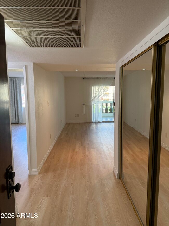 7950 E Camelback Rd in Scottsdale, AZ - Building Photo - Building Photo