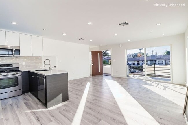 148 S Madison Ave in Los Angeles, CA - Foto de edificio - Building Photo