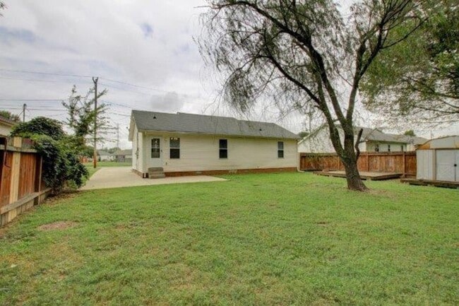 1808 Harbor Dr in Oak Grove, KY - Building Photo - Building Photo