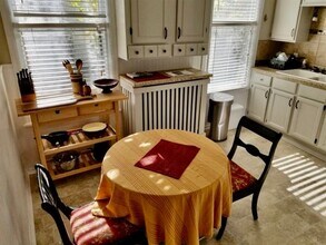 3208 Logan Ave N, Unit BottomUnit in Minneapolis, MN - Foto de edificio - Building Photo