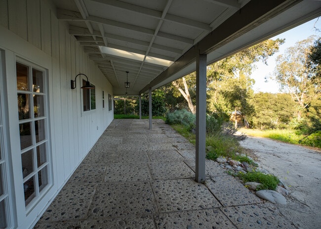 384 Crazy Horse Canyon Rd in Salinas, CA - Building Photo - Building Photo