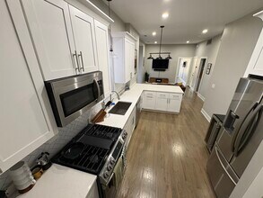 1933 W Ohio St, Unit 2 in Chicago, IL - Building Photo - Building Photo