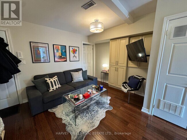 904 Bloor St W in Toronto, ON - Building Photo - Building Photo