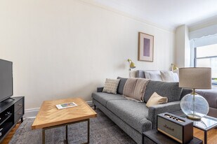 62 Boylston St in Boston, MA - Building Photo