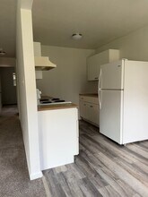 2412 Azalea Garden Rd, Unit 110 in Norfolk, VA - Foto de edificio - Building Photo