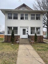 111 8th St NW in Austin, MN - Building Photo