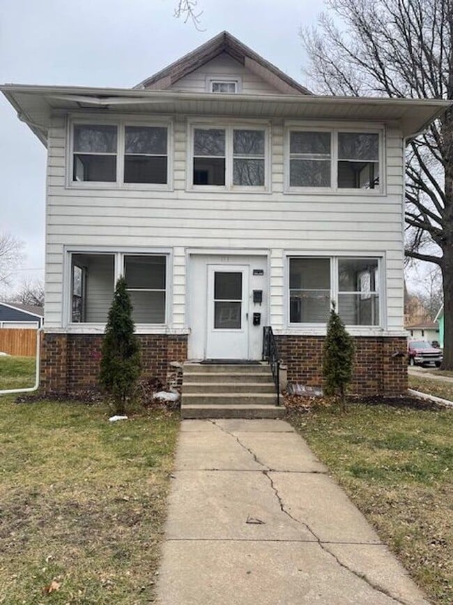 property at 111 8th St NW