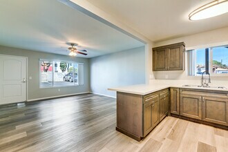 Woodlawn Gardens Apartments in Chula Vista, CA - Foto de edificio - Building Photo