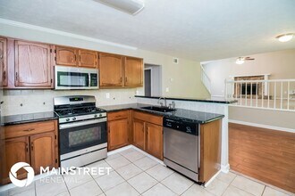 4799 Wyndam Dr in Stone Mountain, GA - Foto de edificio - Building Photo