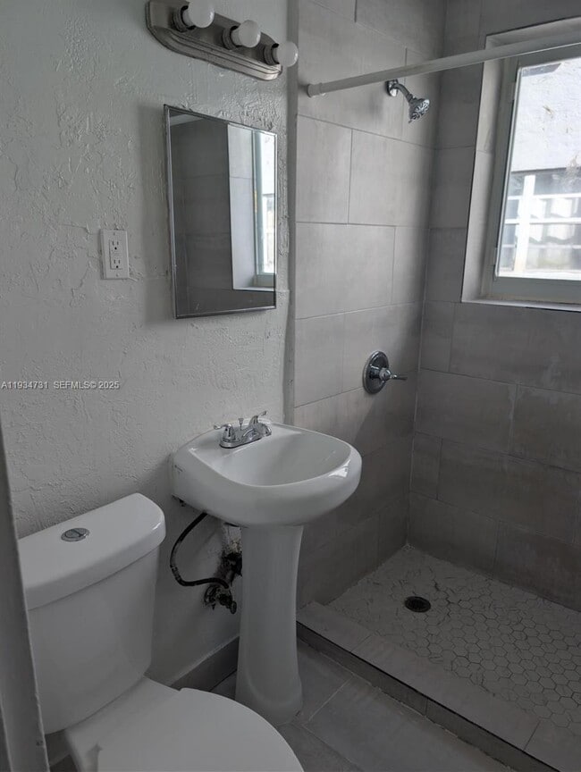 888 SW 6th St in Miami, FL - Building Photo - Building Photo