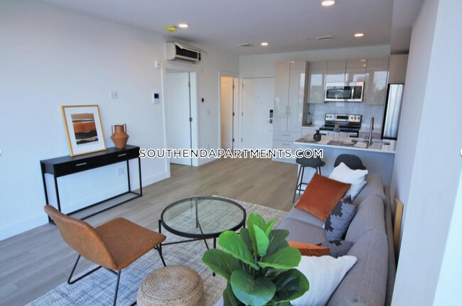 1 Newcomb St in Boston, MA - Building Photo - Building Photo