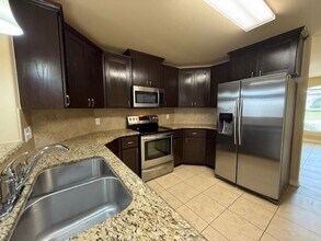 303 Ladera Dr in Laredo, TX - Building Photo - Building Photo