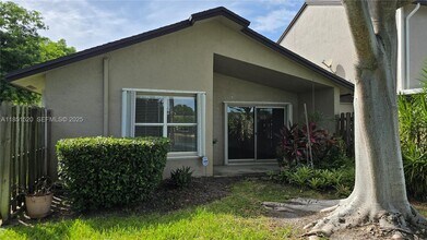 3802 NW 122nd Terrace in Sunrise, FL - Foto de edificio - Building Photo