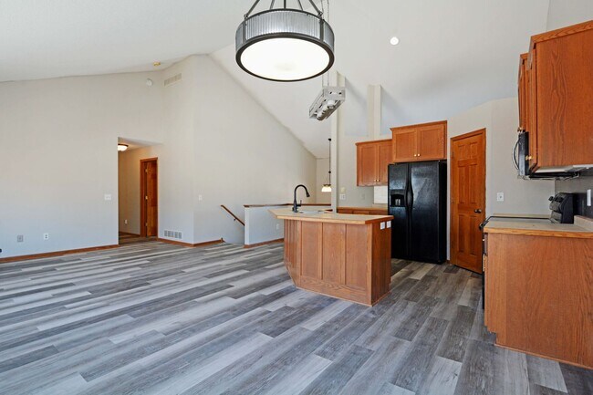 1204 5th St SW in Delano, MN - Building Photo - Building Photo