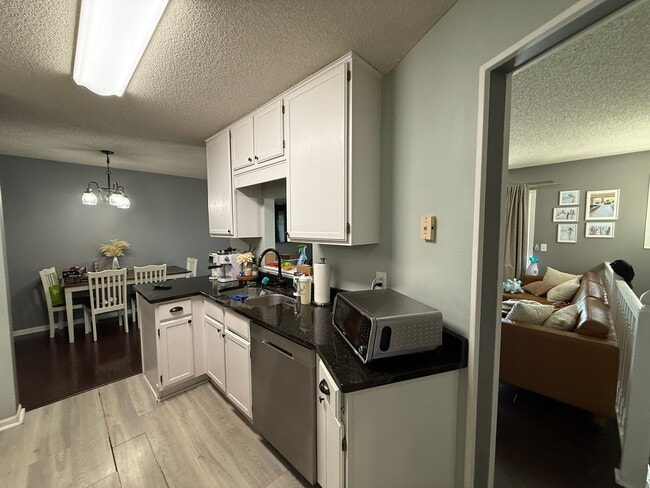 14357 Estates Ave in Apple Valley, MN - Building Photo - Building Photo