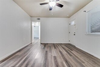 428 N Dallas Ave in Lancaster, TX - Building Photo - Building Photo