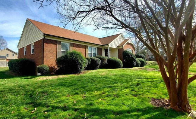 556 Jasin Dr in Gastonia, NC - Building Photo - Building Photo