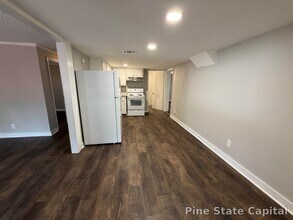 142 E Forest Dr in Woodstock, GA - Building Photo - Building Photo