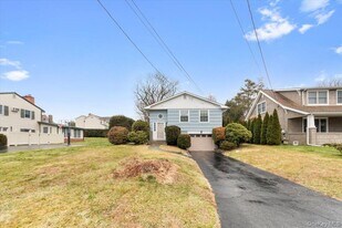 1736 Central St in Yorktown Heights, NY - Building Photo