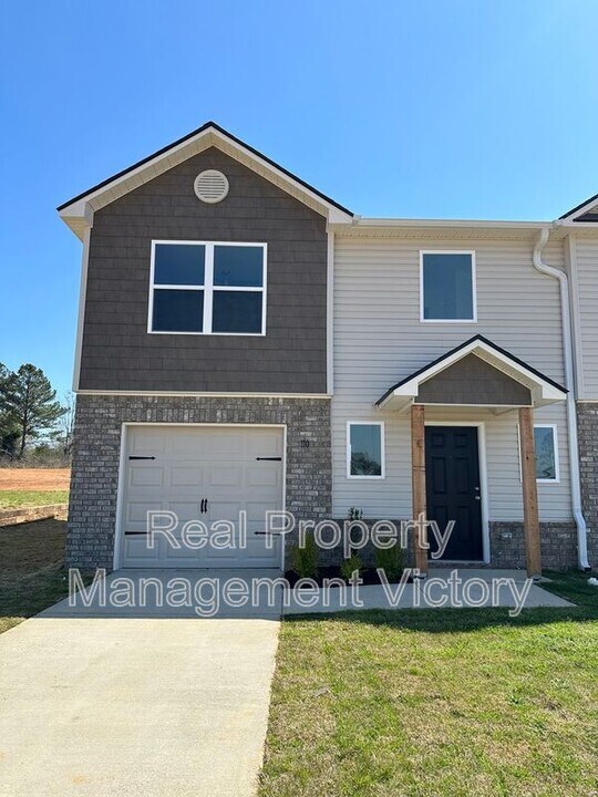 110 Marina Dr in Lincoln, AL - Building Photo