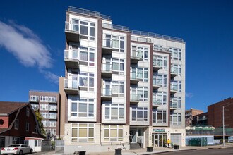 140-21 32nd Ave in Flushing, NY - Foto de edificio - Building Photo