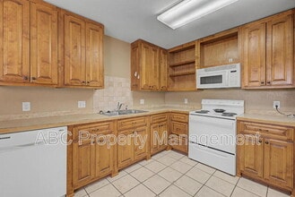 910 S 28th St in Rogers, AR - Foto de edificio - Building Photo