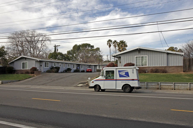 3305-3317 Edison Ave in Sacramento, CA - Building Photo - Building Photo