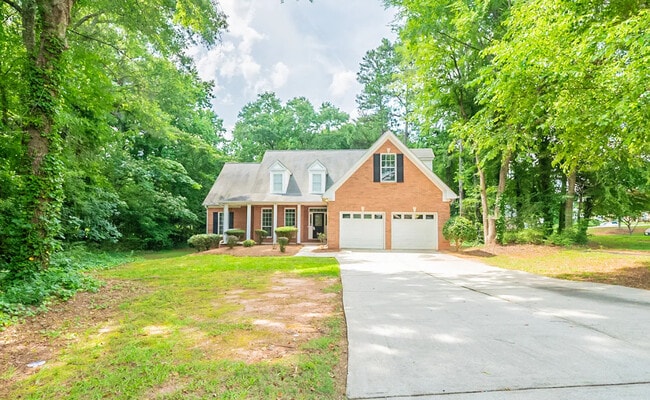 property at 70 Sylvia Cir