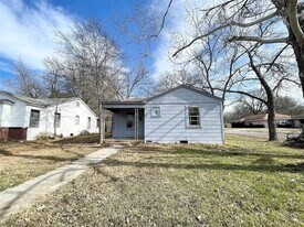 1061 19th St SE in Paris, TX - Building Photo