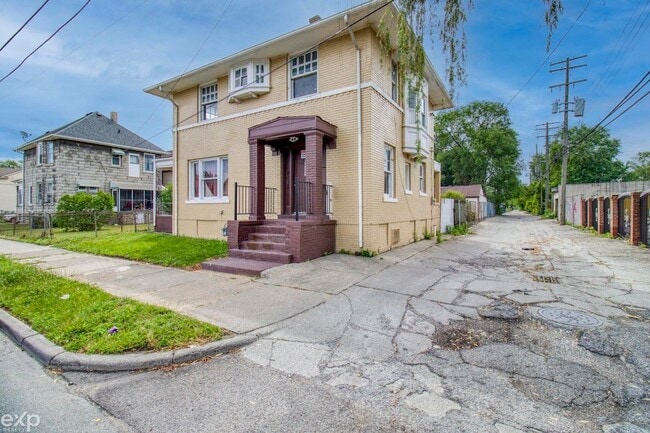 property at 5421 Toledo St