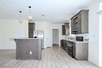 4660-0 43rd Ave NE in Naples, FL - Building Photo - Building Photo