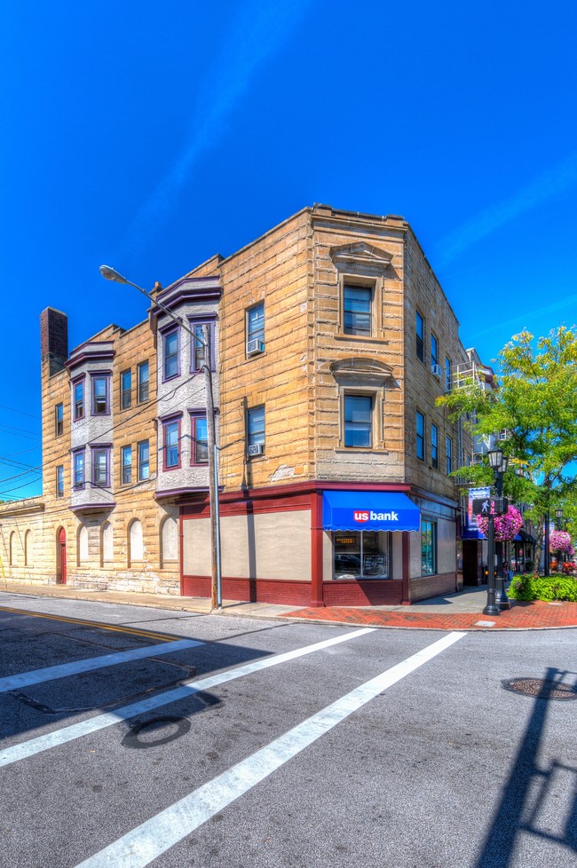 4084-4098 Erie St in Willoughby, OH - Foto de edificio - Building Photo