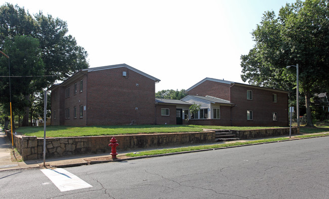 401 E 3rd Ave in Gastonia, NC - Foto de edificio - Building Photo