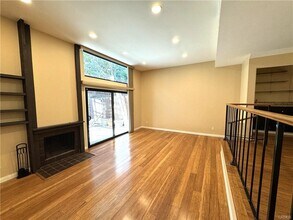 10793 Ashton Ave in Los Angeles, CA - Building Photo - Building Photo