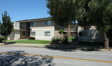 585 Iowa Ave in Sunnyvale, CA - Building Photo - Building Photo